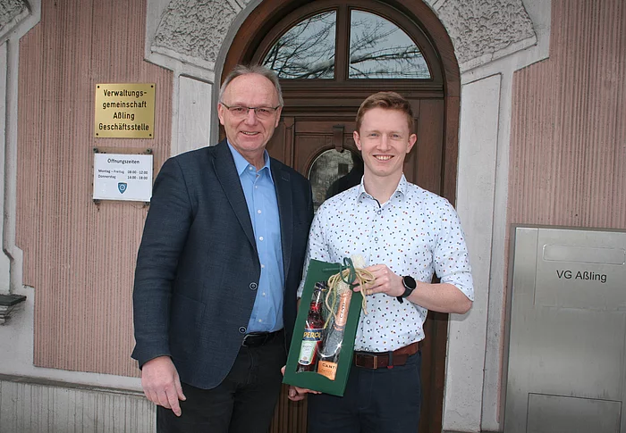 Bürgermeister und Sachbearbeiter